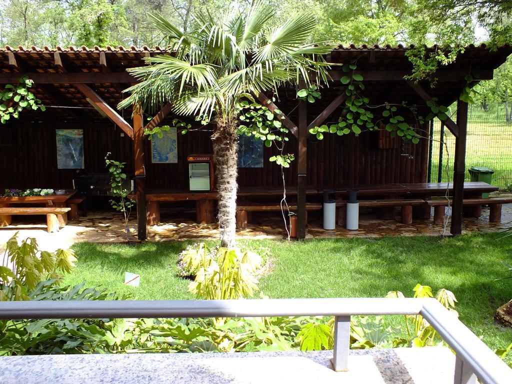 Aqua Family Apartments Karigador Habitación foto